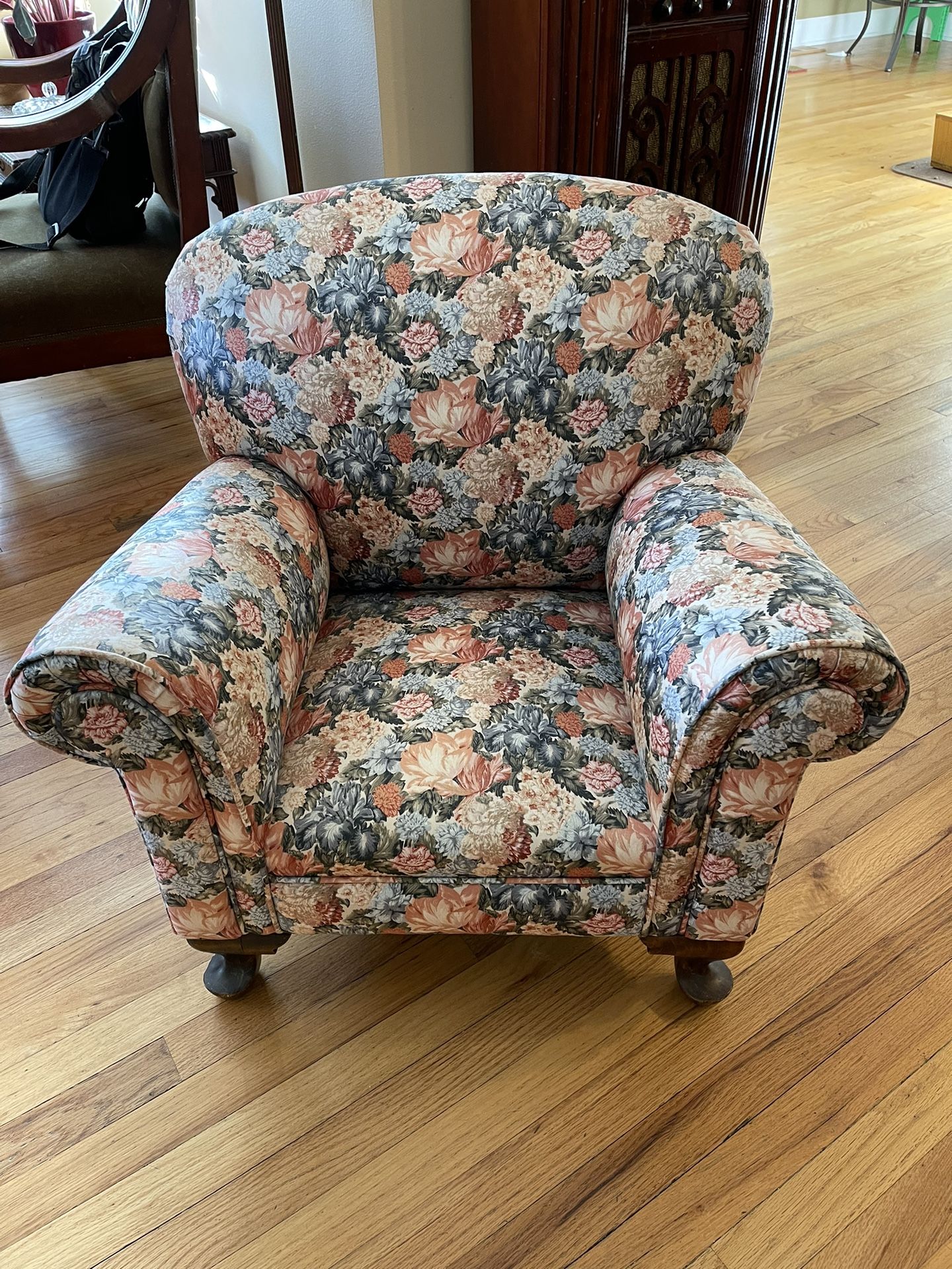 Small Vintage Child/Doll Chair