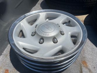 2004 Ford 250 hub caps
