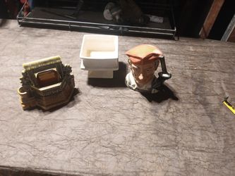 Mc CoY......wishing Well....jugs From Williamsburg  D6571