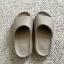 Yeezy Slides Size 9