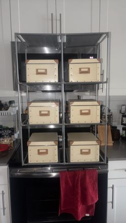 Storage containers