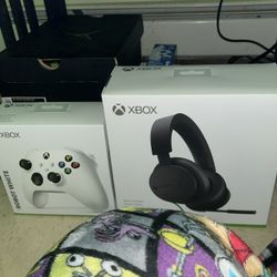 Xbox Controller & Xbox Headset 