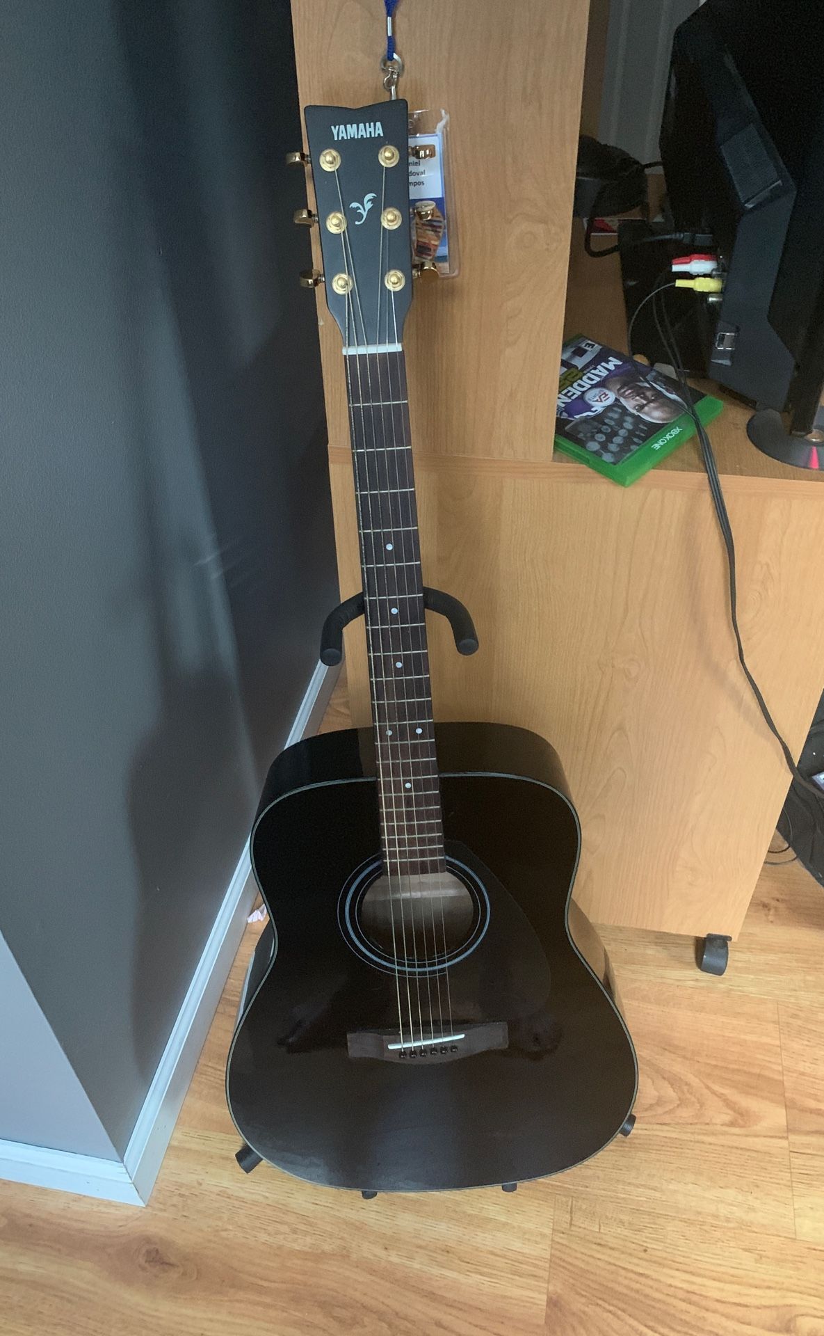 Yamaha F335acoustic guitar