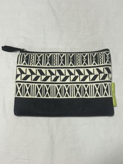 FIJI AIRWAYS Business Class Flight Pouch Bag Black and White 2025 8" X 5.5". 