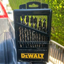 29 Piece Dewalt Drill But Set 