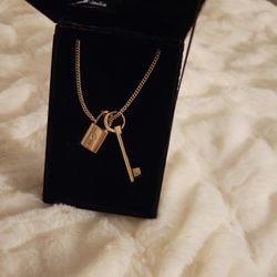 Gold Key and Lock Pendant Necklace Frim VICTORIAS SECRET