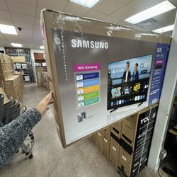 Samsung 55 inch QLED 4K Smart TV with Store Warranty and Financing Available!