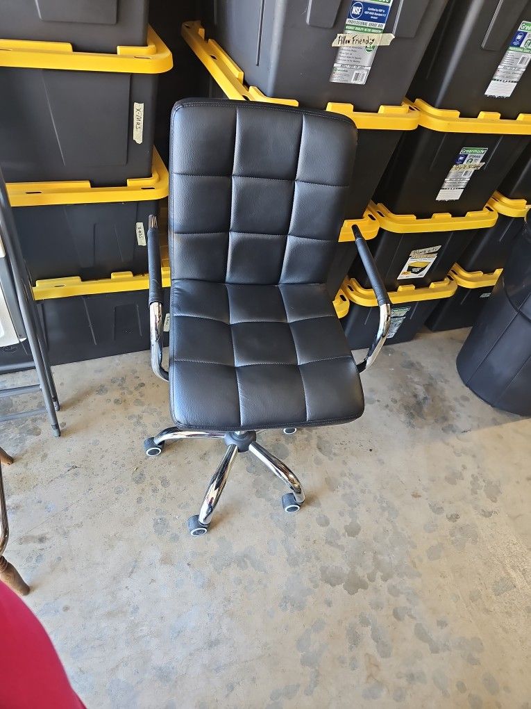Computer chair $15.00 Pick Up Only