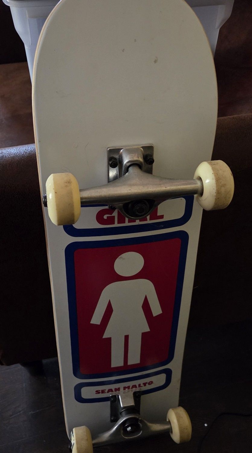 Girl/Sean Malto Skateboard
