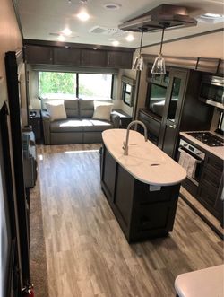 2021 Grand Design Reflection 337RLS  Fifth wheel