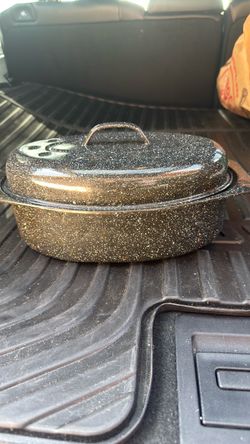 Speckled Enamel Oval Roaster with Lid