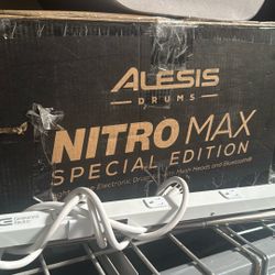 Alesis Nitro max Electric Drum set