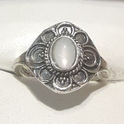 Beautiful Sterling Silver Moonstone Ring 