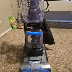 BISSELL TURBO CLEAN.
CARPET SHAMPOOER ONLY USED ONCE.
COMES WITH TWO BOTTLES