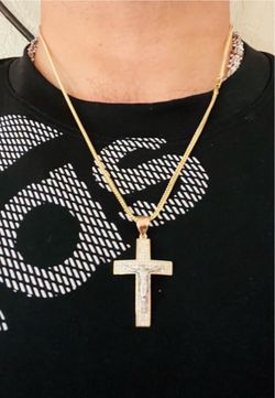 10K Yellow Gold Chain and Pendant For Wedding CUBIC ZIRCONIUM STONES 22 Inches Long