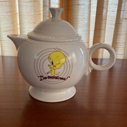 Fiestaware Tweety Bird Teapot - Warner Bros 1994