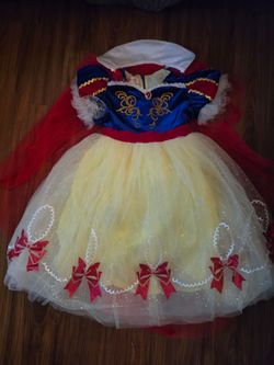 New Snow white gown size 5/6