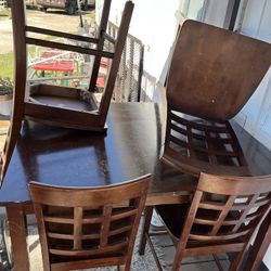 Four-chair dining room