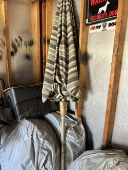 Adjustable Table Umbrella With Weighted Stand