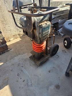 Compactor Wacker jumping jack.
