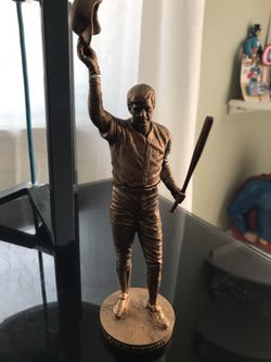 Carl Yastrzemski bronze statue
