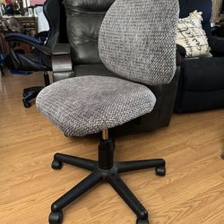 izzydesign Fabric Task Chair - Gray
