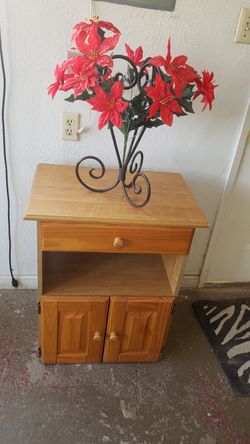 Vendo este mueblesito con todo y florero