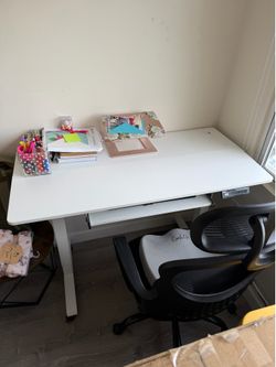 Computer desk