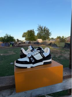 Lv trainers size 9