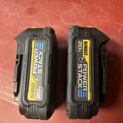 2 batteries dewalt power stack 