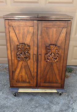 CLASSY WOOD FOLD OUT BAR CREDENZA/CABINET