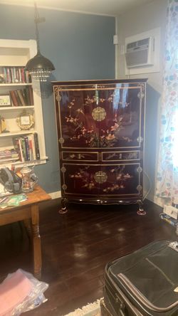 Vintage lacquered Oriental cabinet