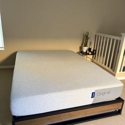 Casper Matress + metal/wood bed frame