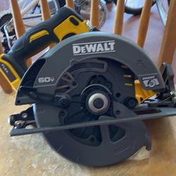 FLEXVOLT 60-Volt MAX Cordless Brushless 7-1/4 in. Circular Saw  ( TOOL ONLY)