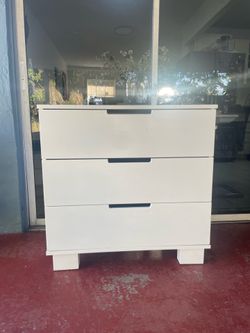3-drawer Dresser