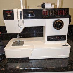 Singer Sewing Machine 