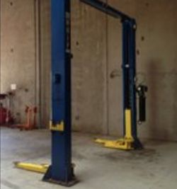 Car lift disassembled 9,000 holding pounds