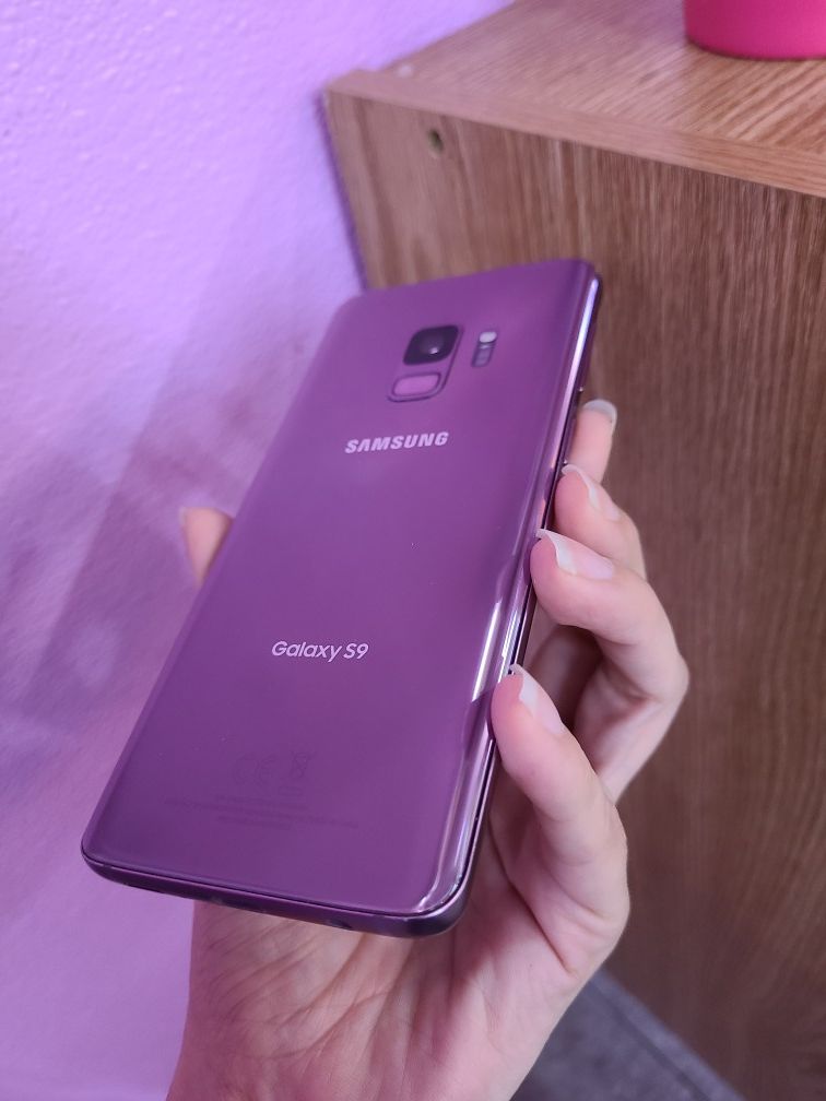 Purple Samsung galaxy s9 64Gb UNLOCKED. Price is no negotiable. Att, tmobile, verizon, cricket, metro. Store Pick up only.