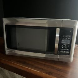 Microwave: Magic Chef 1550 Watt Basically New! 