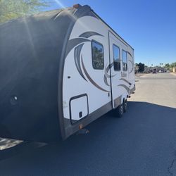 2015 Cruiser RV Radiance