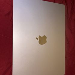 Apple MacBook Air M2 (2022) – 13.6” – 8GB RAM / 256GB SSD – Excellent Condition