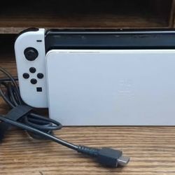 NINTENDO SWITCH  FULLY FUNCTIONAL  COMES WITH GAMES, AND MORE  $400 OR OBO  PLEASE READ DSSCRIPTION  PECOS AND LAKE MEAD