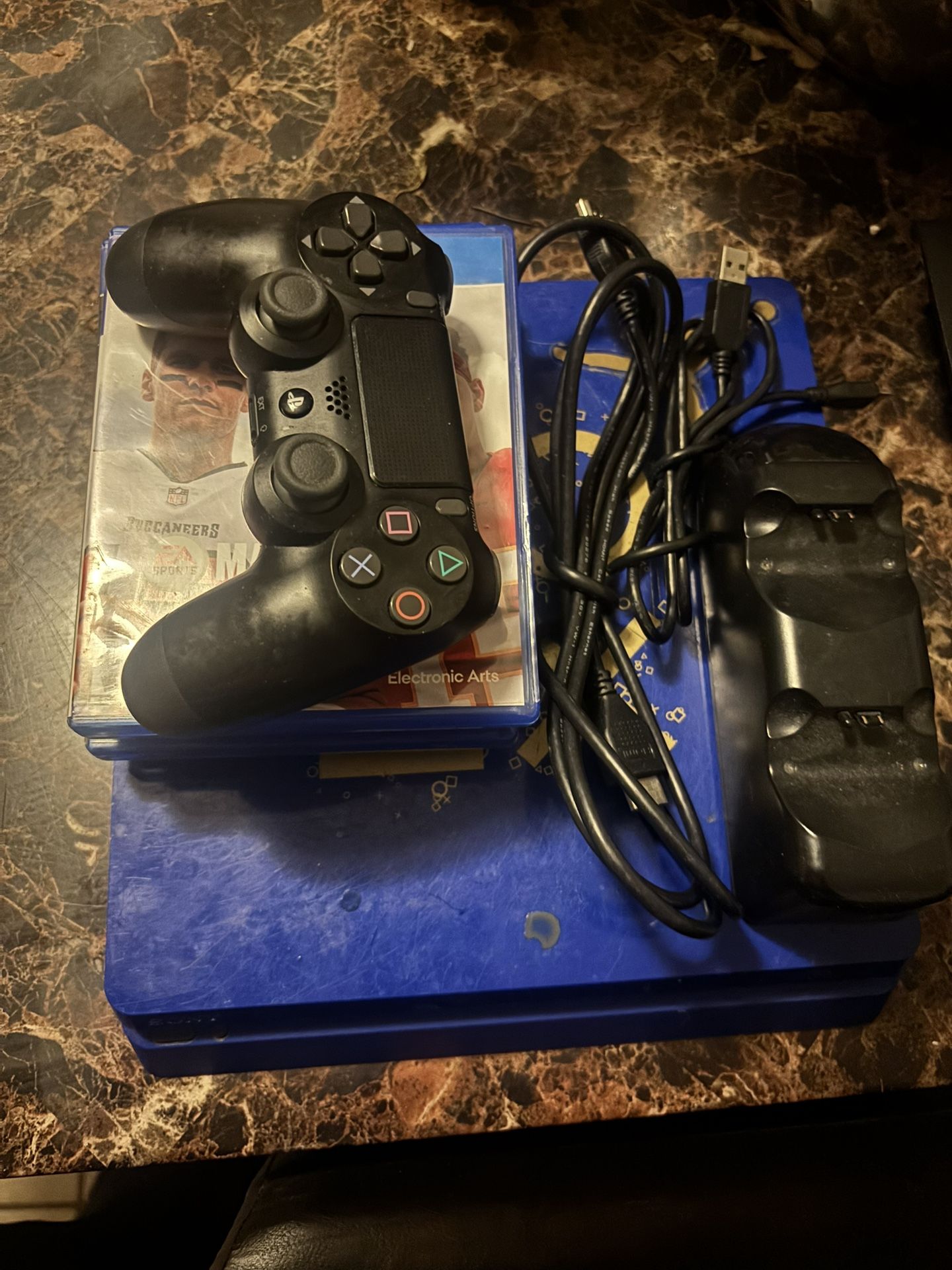 PS4 Slim 1TB (Limited Edition)