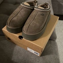New UGG Leisure Tazz Slipper Size 9 
