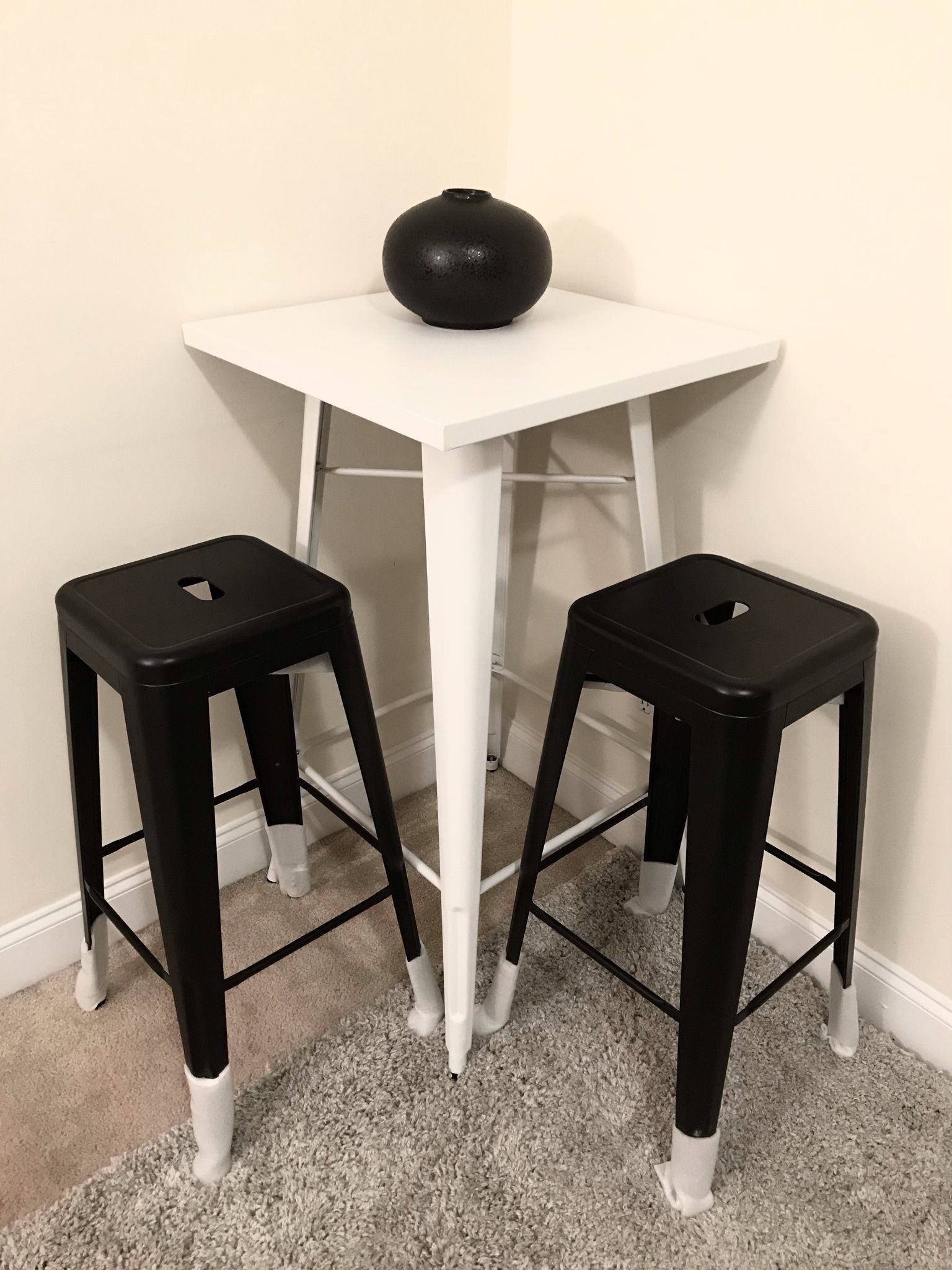 New Breakfast Table & Bar Stools