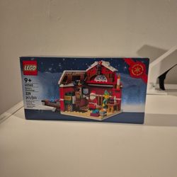 Santa's Workshop Lego Set 