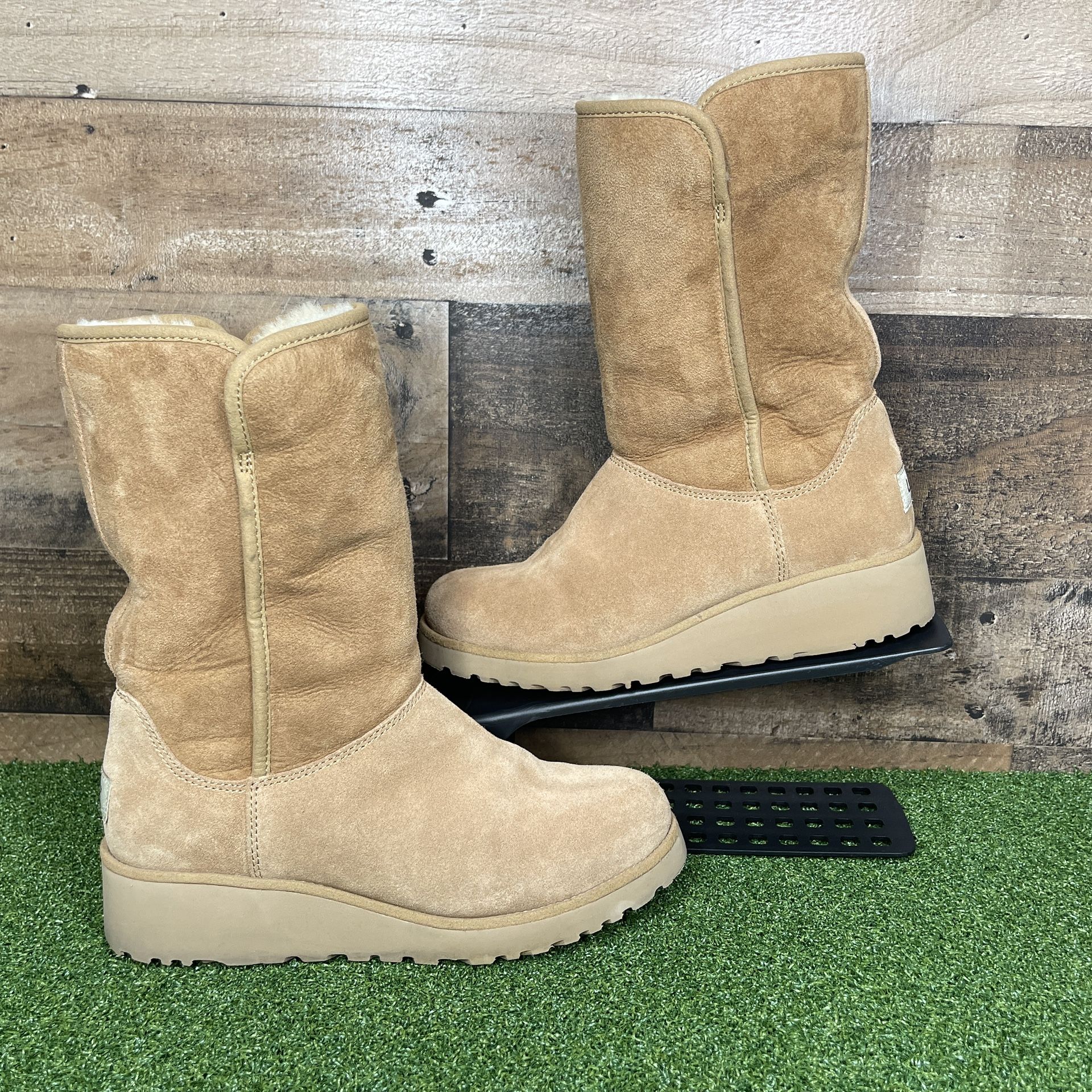 UGG Amie Classic Slim Chestnut Women’s Wedge Boots Size 6