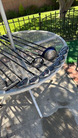 11 golf clubs MaxFli irons 3-P, 1 driver no.1,1 wood no. 5 1 putter