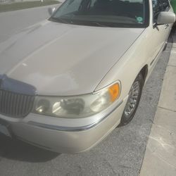 2001 Lincoln Town Car