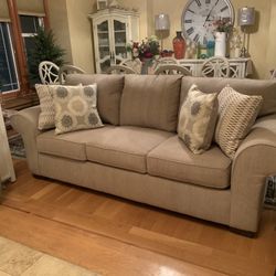 Beautiful New Beige 3 Seat Sofa Couch Rolled Arms
